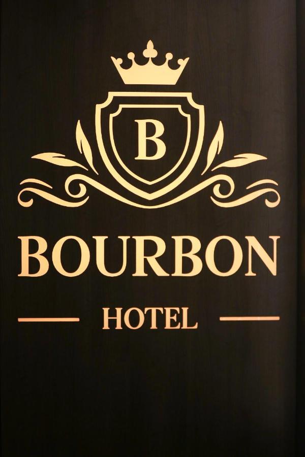 Bourbon Boutique Hotel Yerevan Bagian luar foto