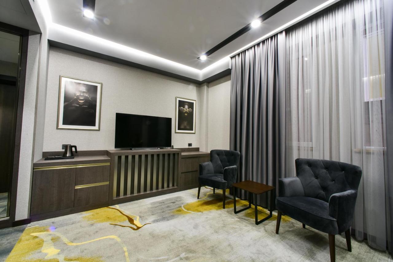 Bourbon Boutique Hotel Yerevan Bagian luar foto