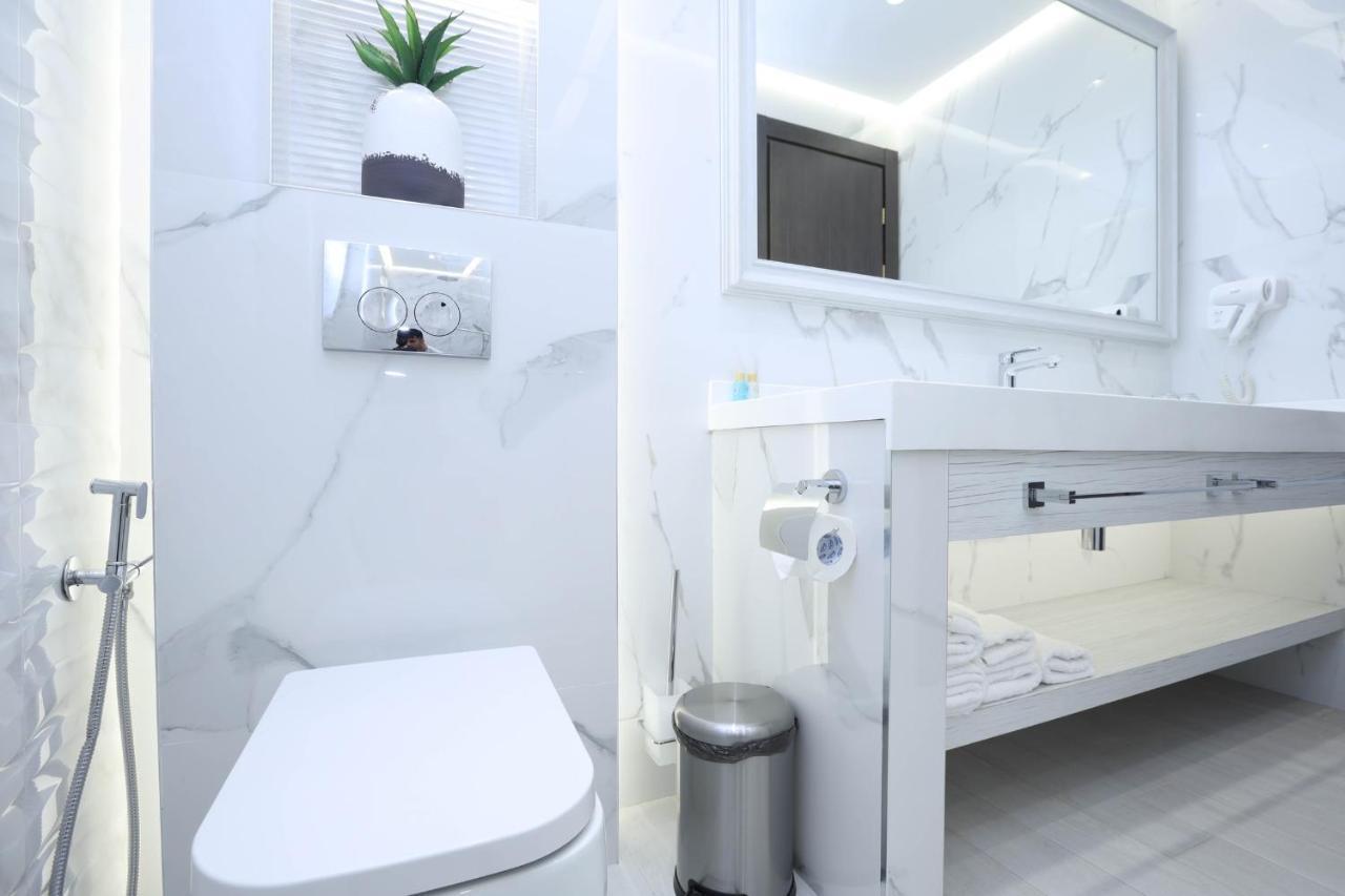 Bourbon Boutique Hotel Yerevan Bagian luar foto