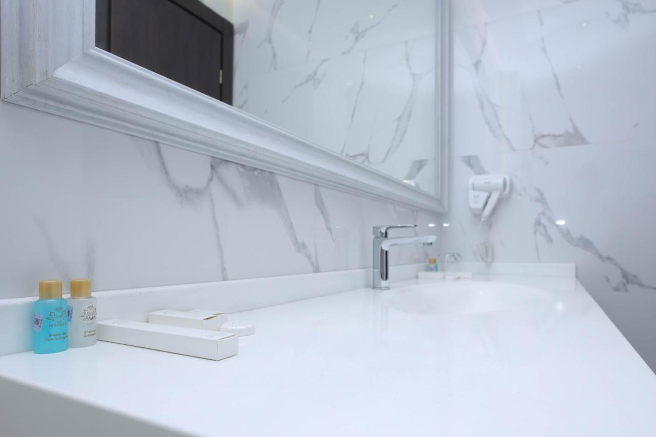 Bourbon Boutique Hotel Yerevan Bagian luar foto
